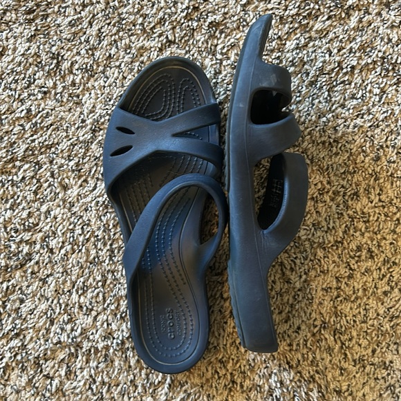 Crocs size 8 - Picture 2 of 4